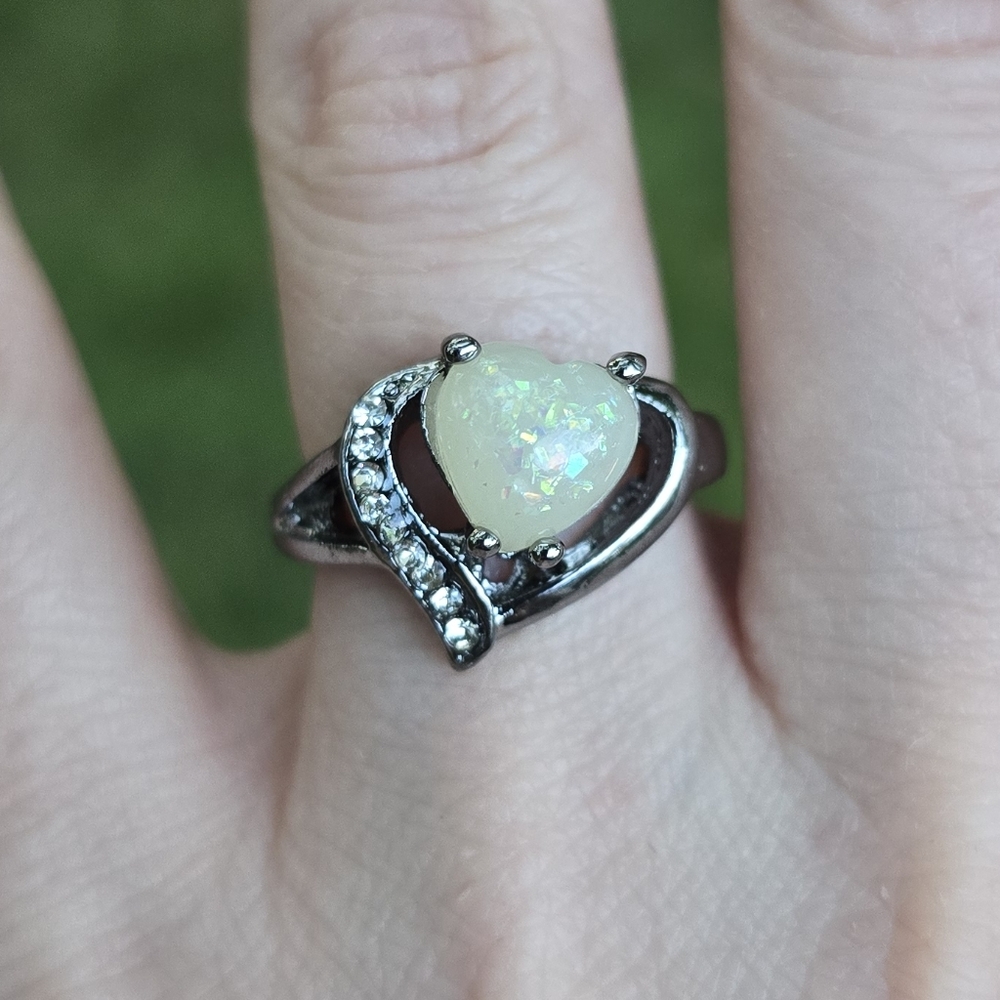 🤍 Opalite Black Heart Ring